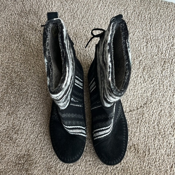 Toms Black and Gray Winter Boots - Picture 7 of 10